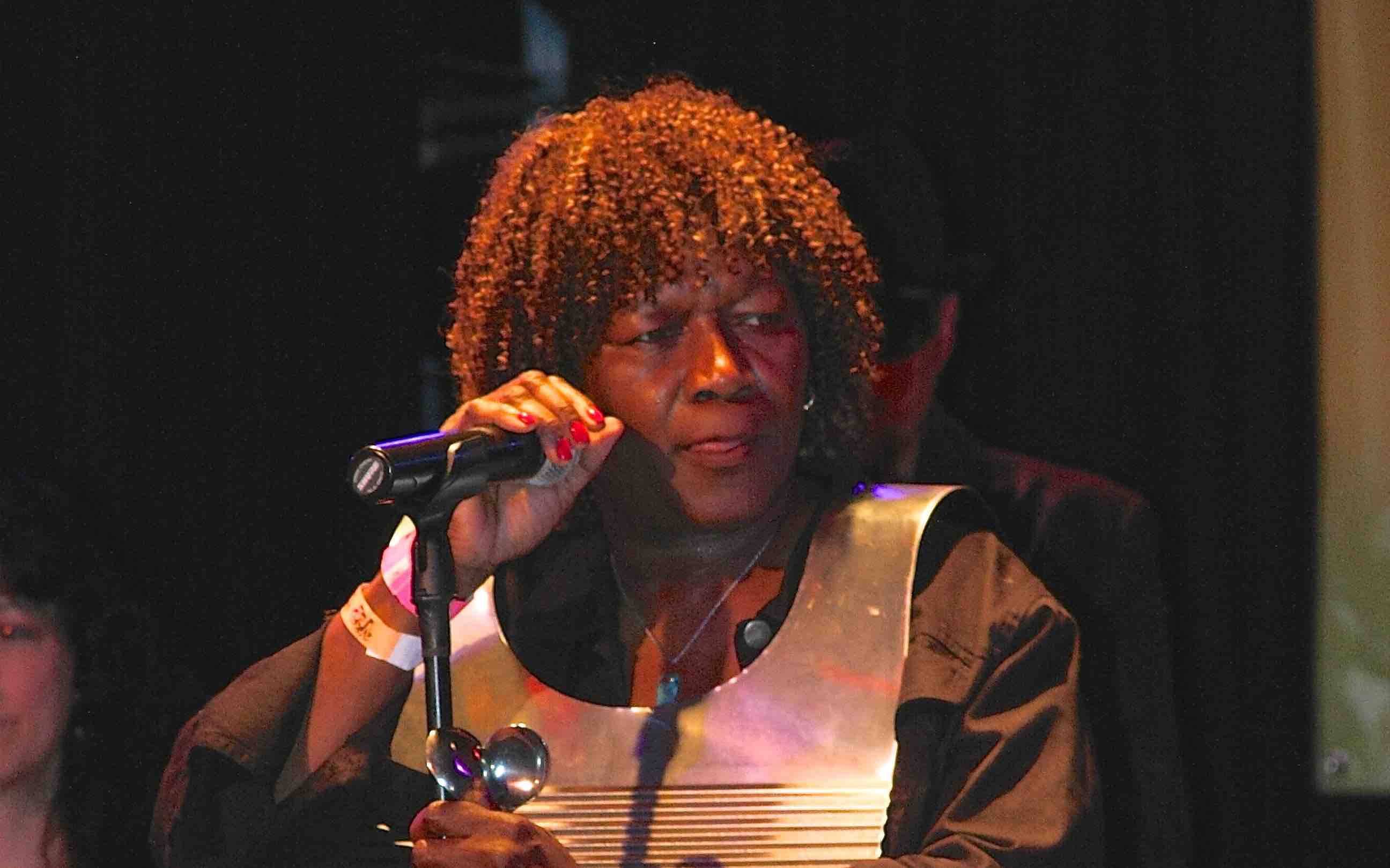 Rose Ravlin Ramblinrose.jpg